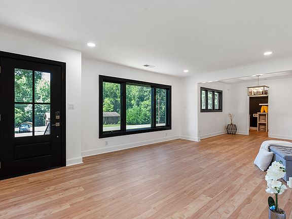 4th image of 8229 Willhill Rd