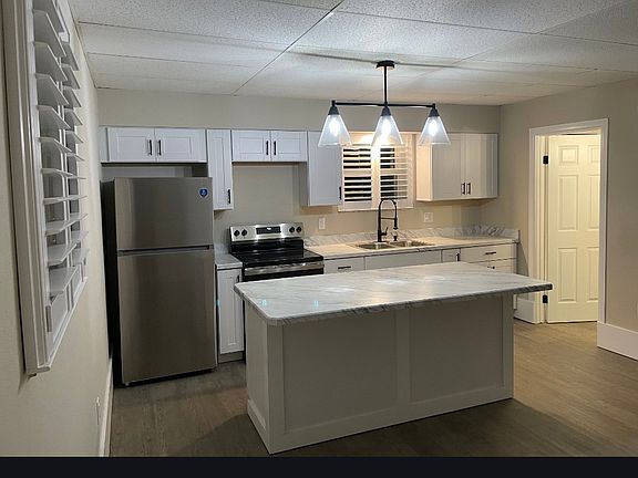 5th image of 188 New Castle Rd Suite B