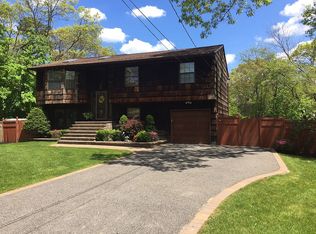 99 Coates Ave N, Holbrook, NY 11741