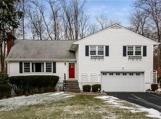 7 Anne Pl, Pleasantville, NY 10570