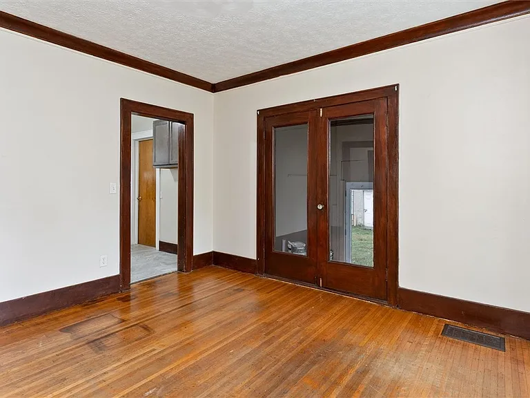 19 Genesee Park Blvd — Photo 22