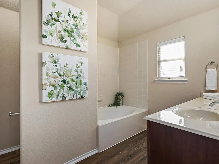 1006 Lancashire Ln — Photo 11