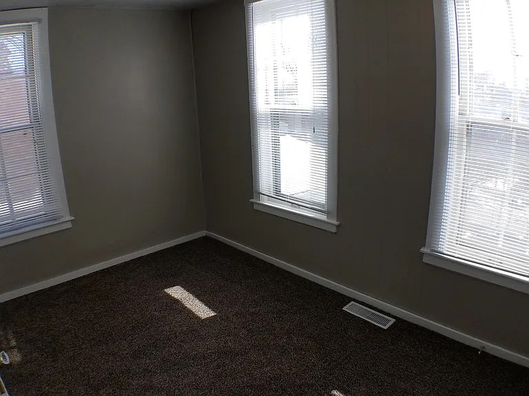 594 Jefferson St — Photo 12