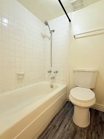 BROADWAY APARTMENTS — Photo 35
