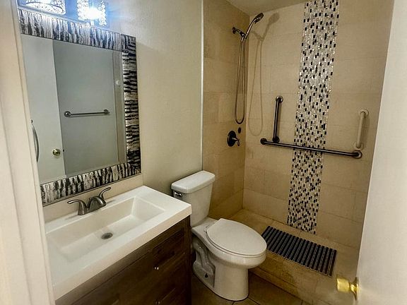 4th image of 10274 Palm Dr