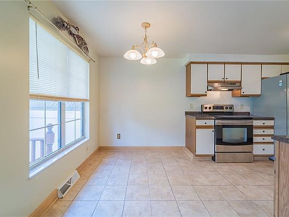 5th image of 459 Shadywood Dr