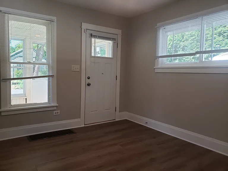 2709 Commercial Ave — Photo 5