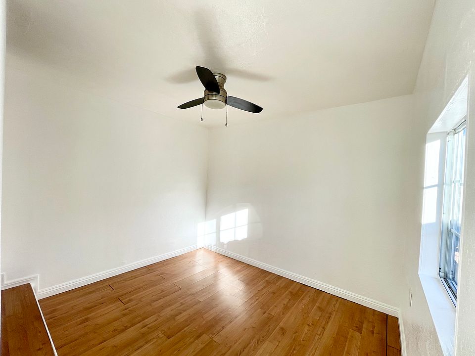 Approx dimension of BEDROOM 10.5 X 8.5