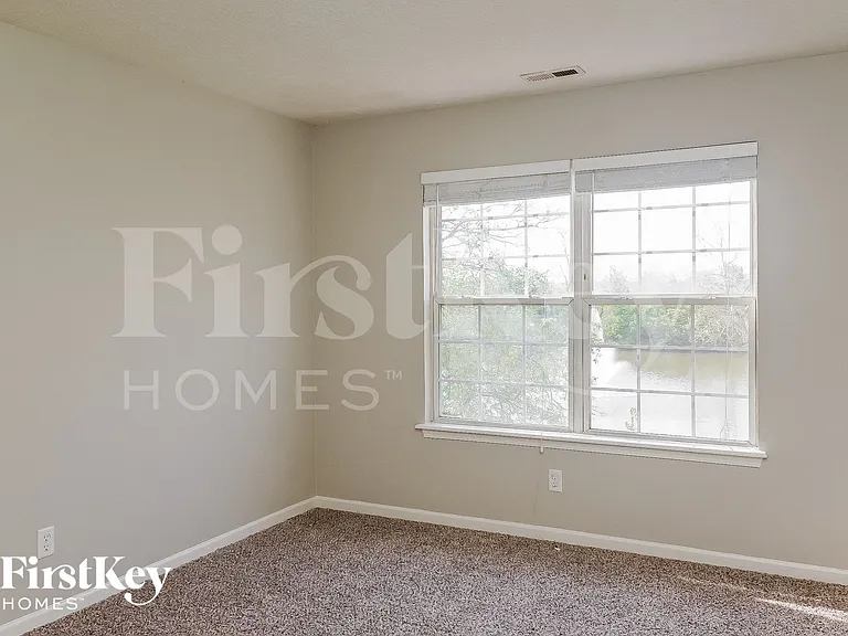 6735 Ossington Dr — Photo 8