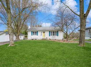 1016 1st St, Center Point, IA 52213