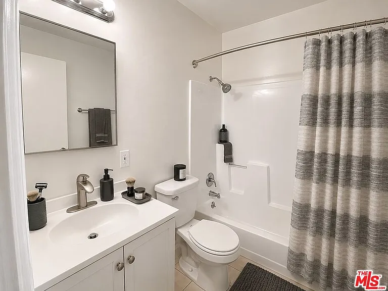 4122 W 2nd St #15 — Photo 6