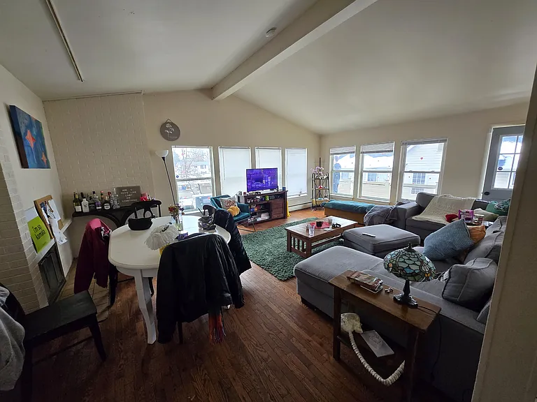 1415 Sutherland Ave — Photo 4