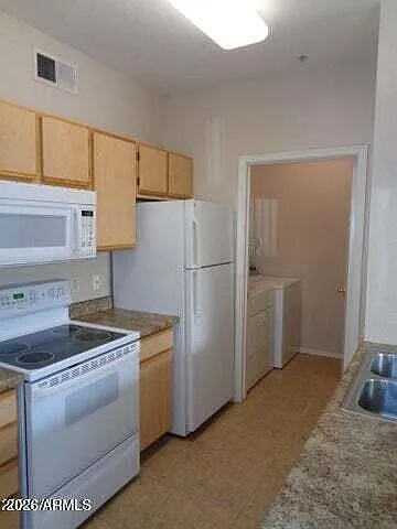 1 bed, 1.0 bath, 761 sqft, $1,325 — Photo 3