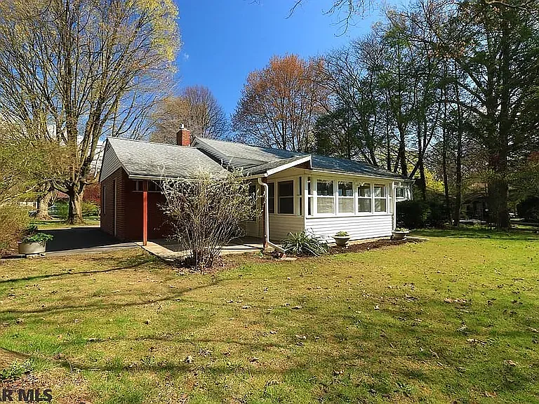 322 Nimitz Ave — Photo 4