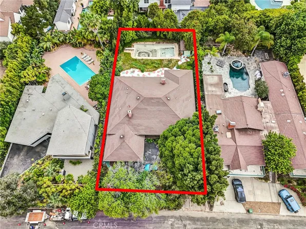 11500 Thurston Cir, Los Angeles, CA 90049