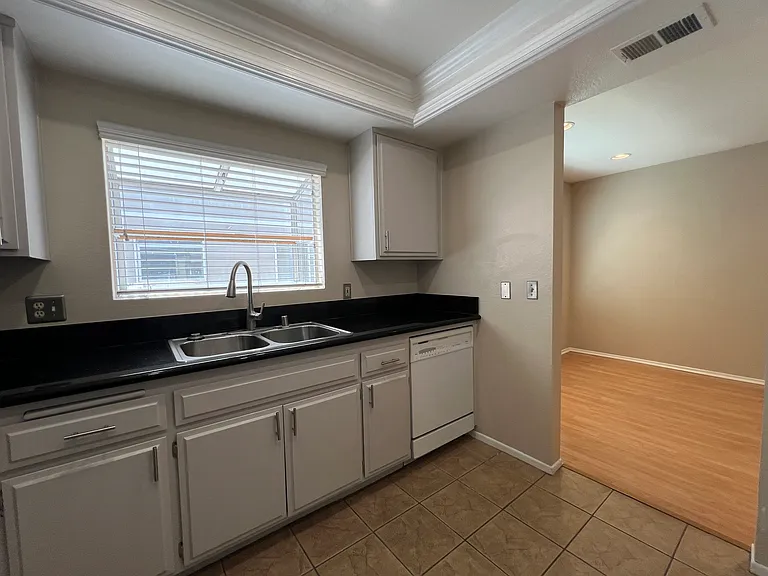 154 N Meridith Ave #9 — Photo 13