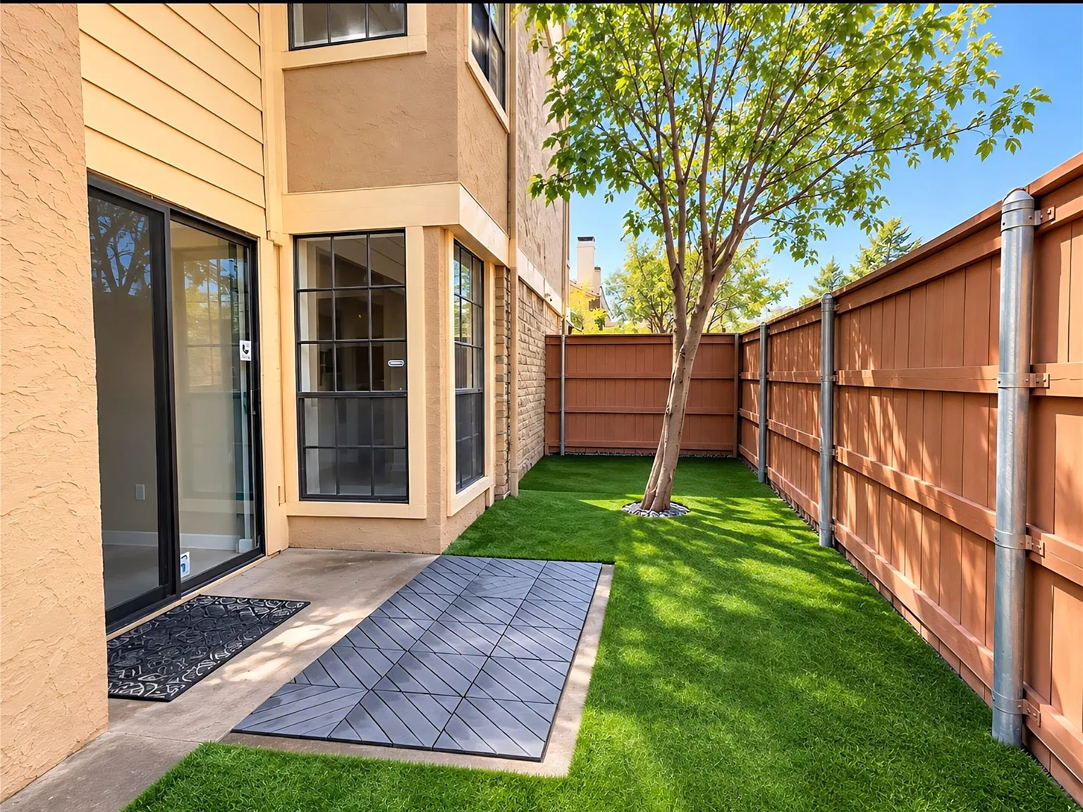 2 bed, 2.5 bath, 1377 sqft, $2,100 — Photo 1