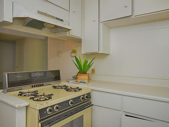 4th image of 3708 Cypress St