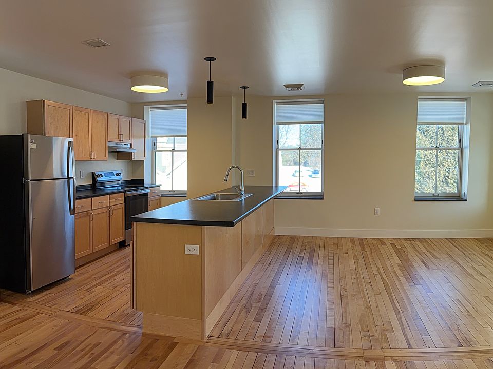 1st image of 560 Railroad St #21