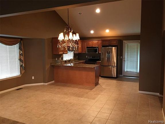 4th image of 16590 Ventura Cir