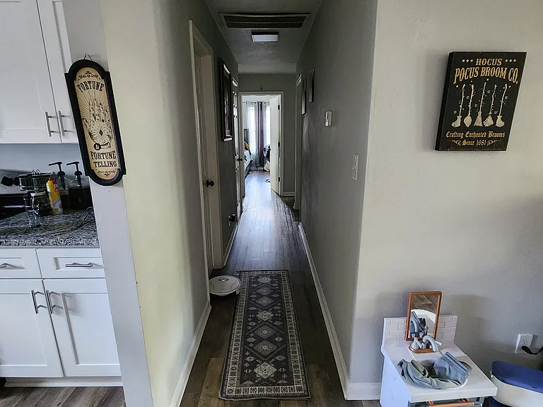 1112 Rockingham St — Photo 9