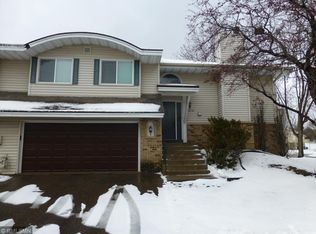 1018 Aston Cir, Burnsville, MN 55337