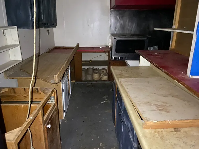402 W Railroad St — Photo 8
