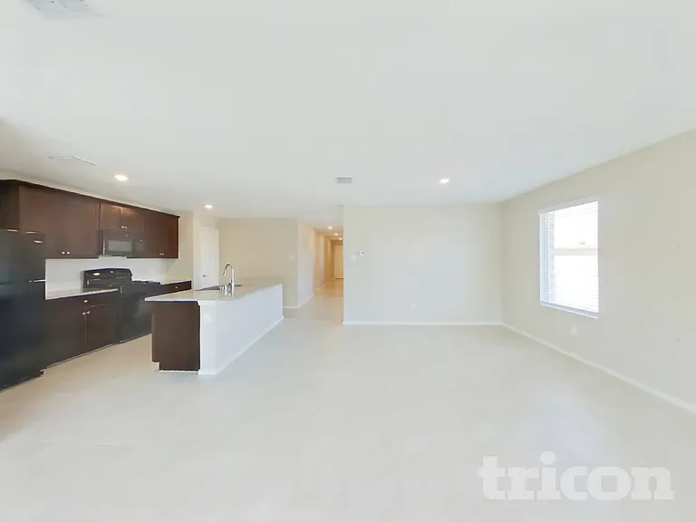 1740 Claireborne Ct — Photo 4