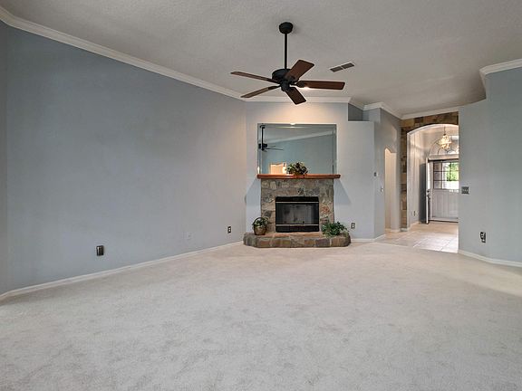 3rd image of 709 Lockwood Ln