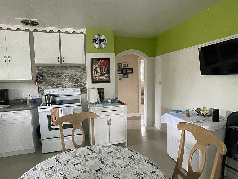 16-20 Maple St — Photo 4