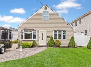 3 Flint Rd, Amityville, NY 11701