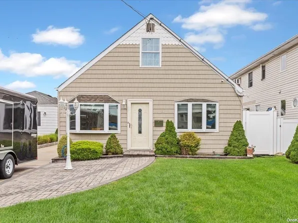 3 Flint Road, Amityville, NY 11701