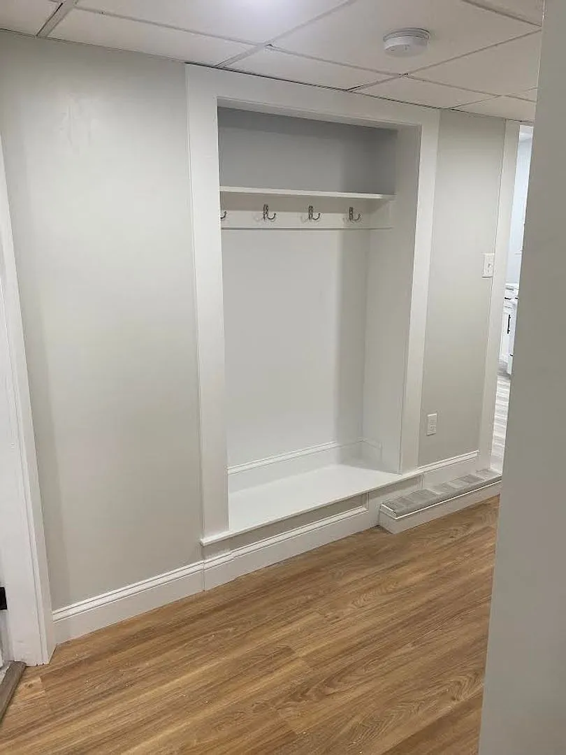 Renovated 3-bed, 1-bath with Heat/HW Incl! — Photo 4
