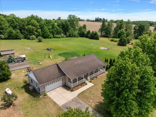 2171 Walking Horse Ln, Allegan, MI 49010