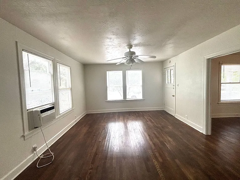 4910 Avenue H — Photo 28