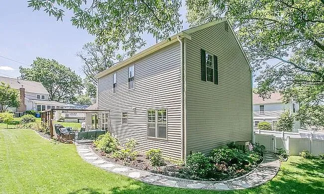 295 Sugartown Rd — Photo 5