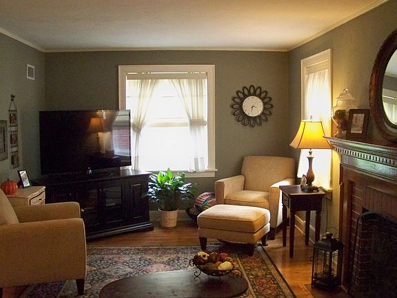4th image of 1016 Laurel Dr