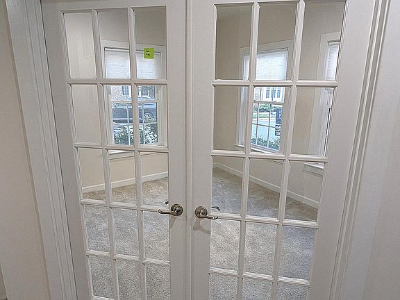 5th image of 3179 John Glenn St