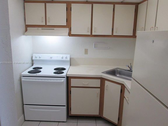 4th image of 4550 NW 9th St APT 805E