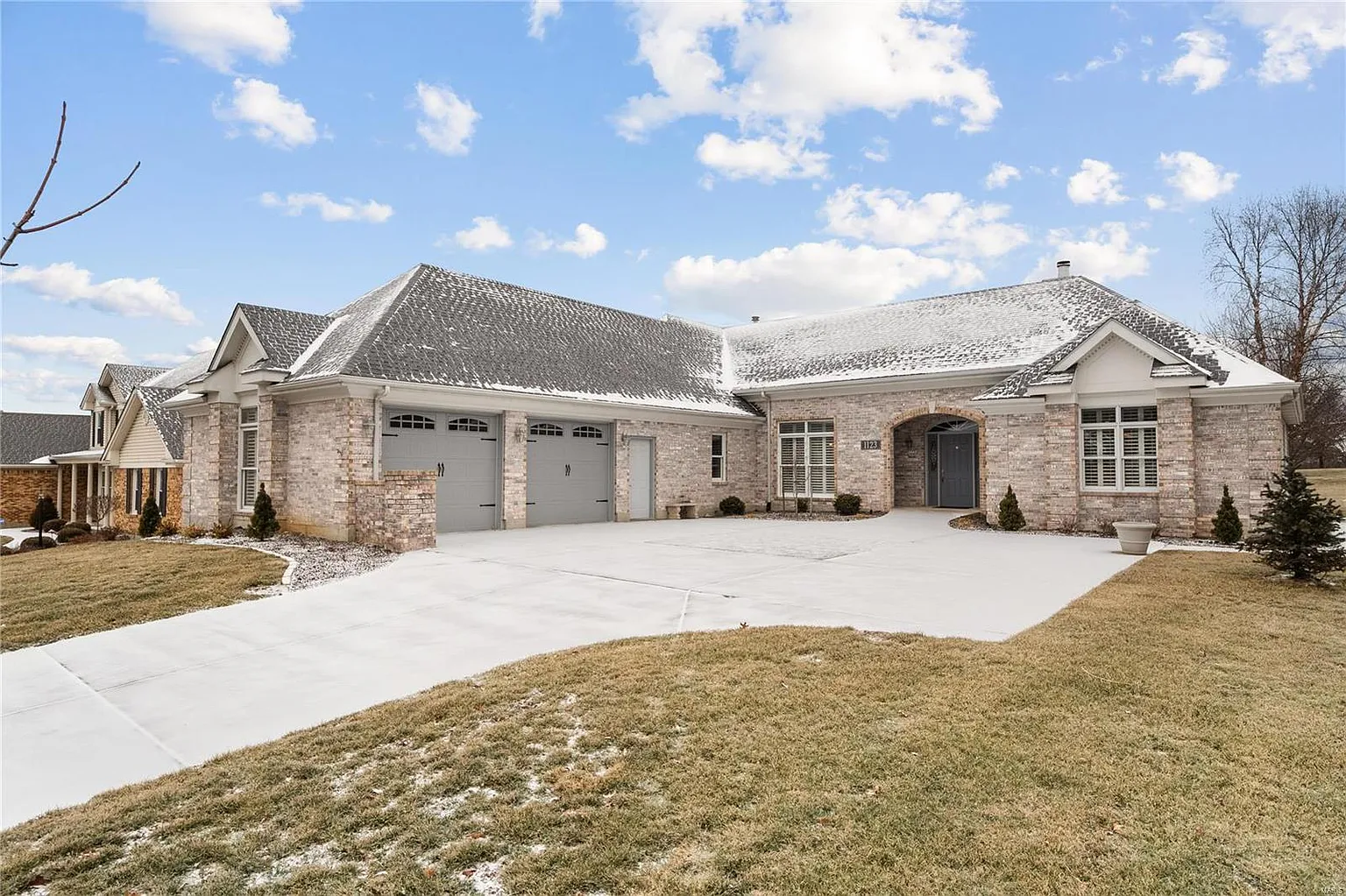 1123 S Charlemagne Dr photo 1