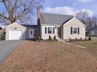 34 Hampshire Rd, Cranston, RI 02910