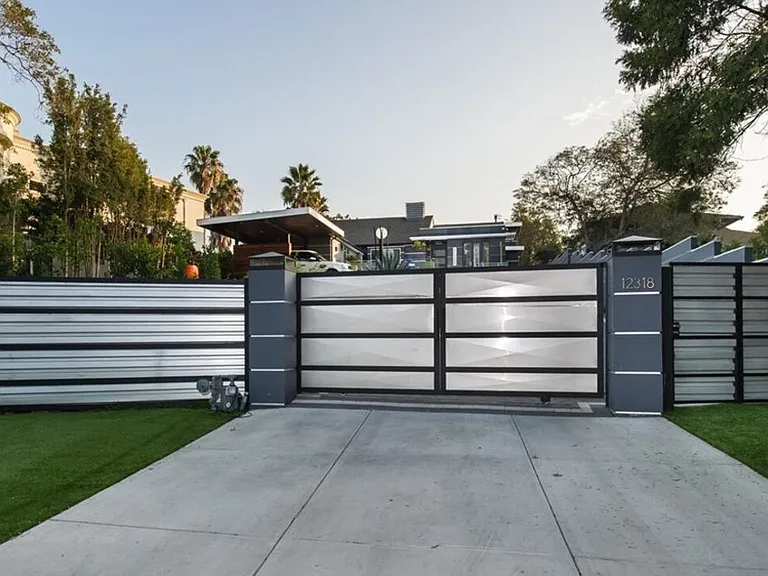 12318 W Sunset Blvd — Photo 29