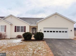 90 Peter Rabbit Dr, Ranson, WV 25438