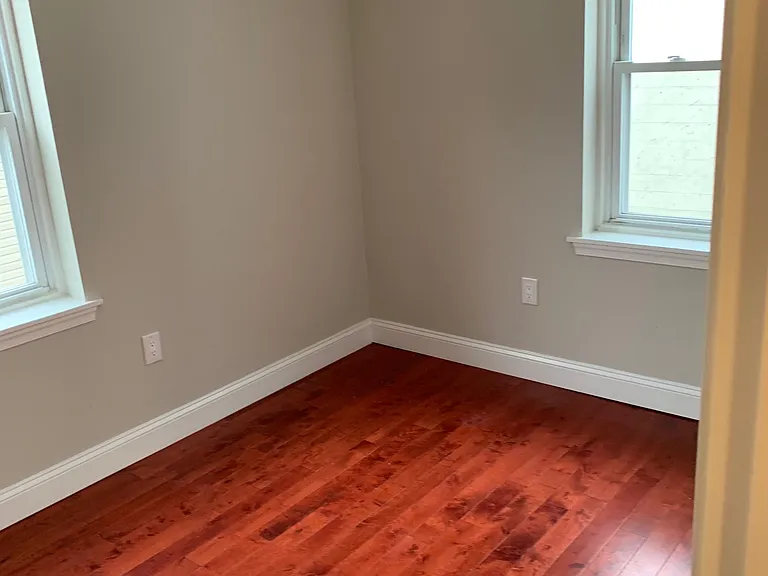 638 Catharine St #3 — Photo 14