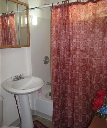 5th image of 209 E 30th St