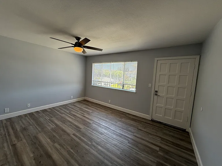 3280 Cabrillo Ave #3 — Photo 2
