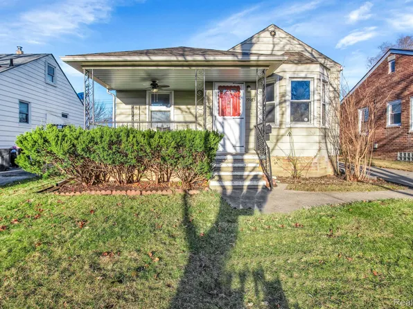 19163 Elkhart St, Harper Woods, MI 48225