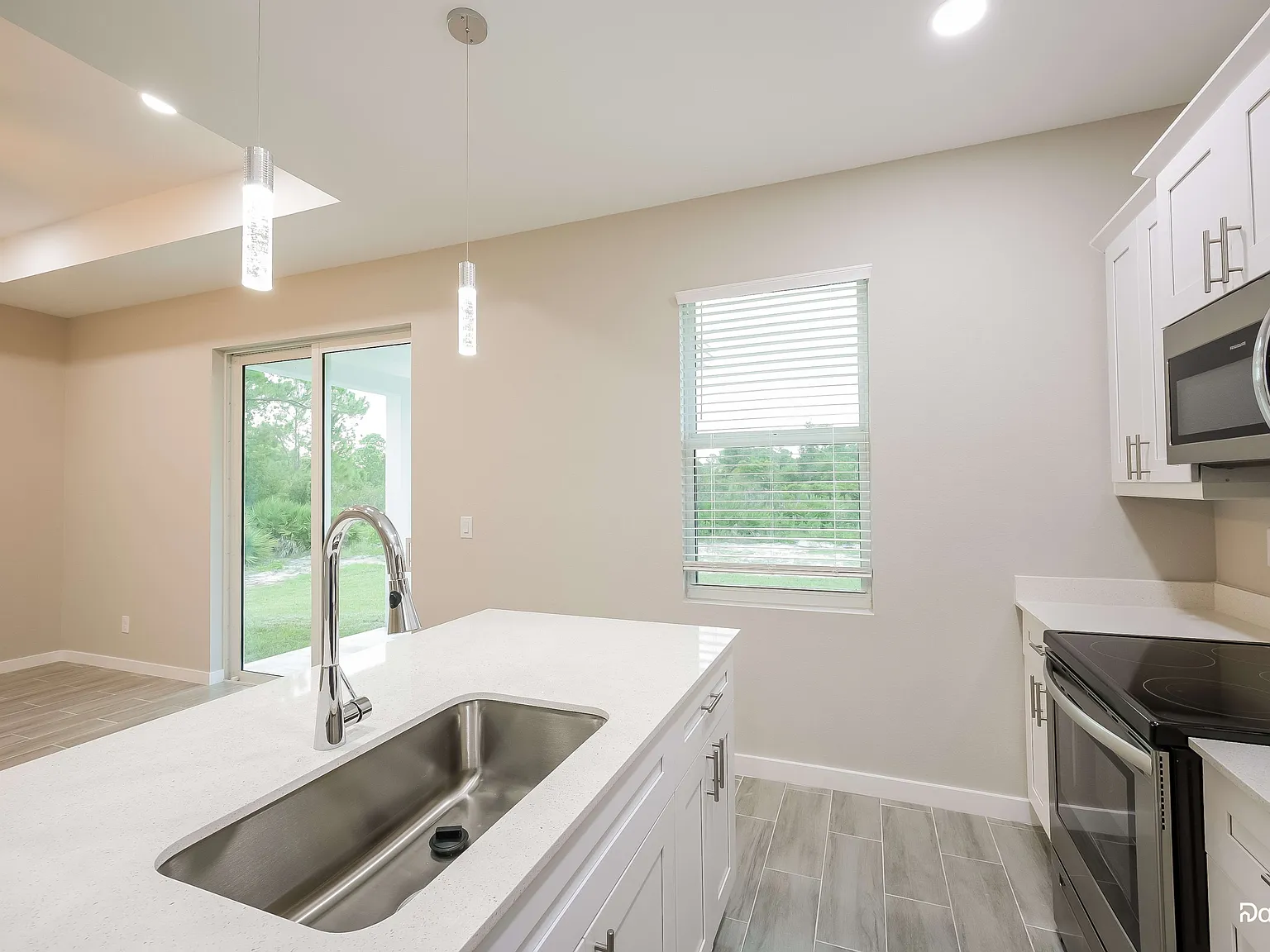 3 bed, 2.0 bath, 1630 sqft, $1,770 — Photo 2