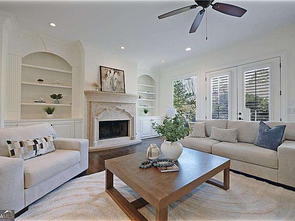 3rd image of 7611 Regency Cir