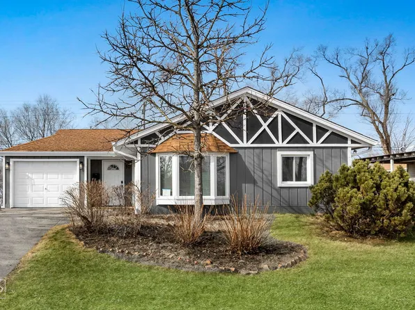 10 Evergreen Ln, Carpentersville, IL 60110